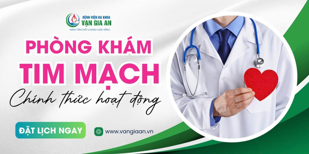 Bác sĩ siêu âm tim cho bệnh nhân tại Phòng khám Tim mạch – Bệnh viện Vạn Gia An Kon Tum