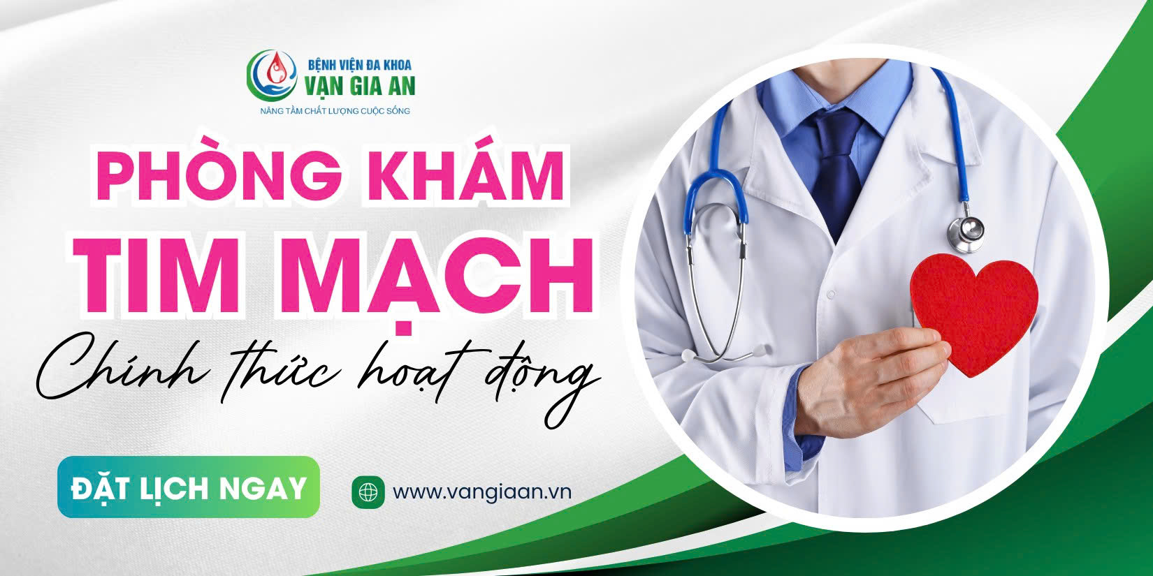 Bác sĩ siêu âm tim cho bệnh nhân tại Phòng khám Tim mạch – Bệnh viện Vạn Gia An Kon Tum
